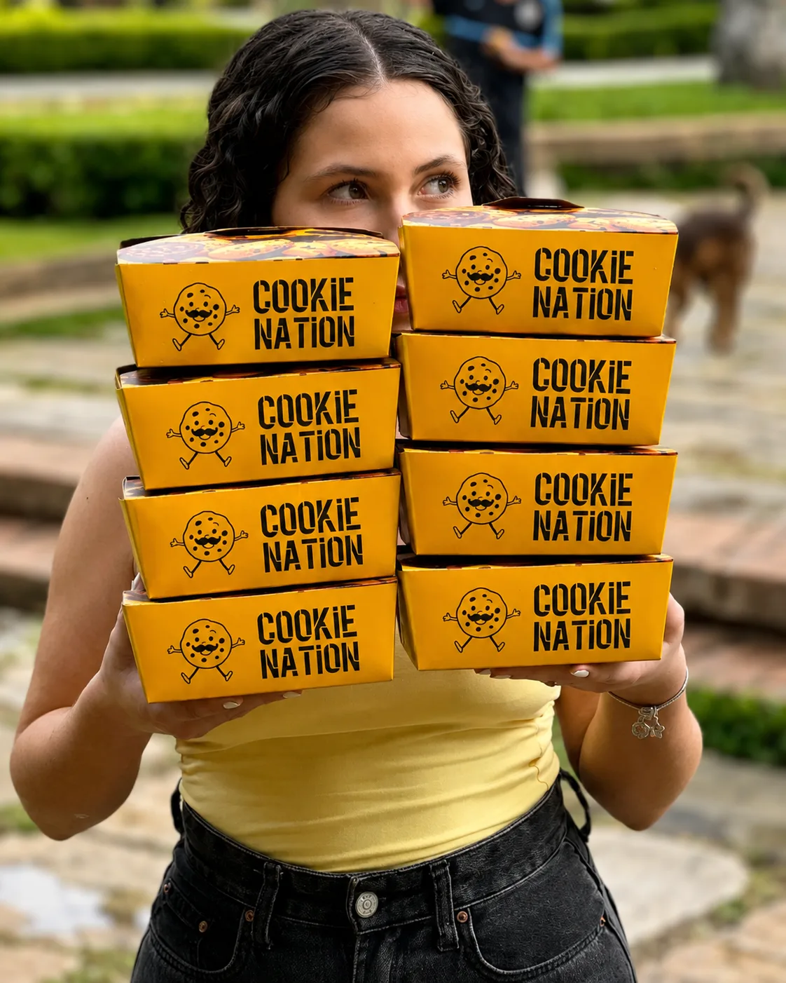 Pilha de caixas Cookie Nation prontas para entrega
